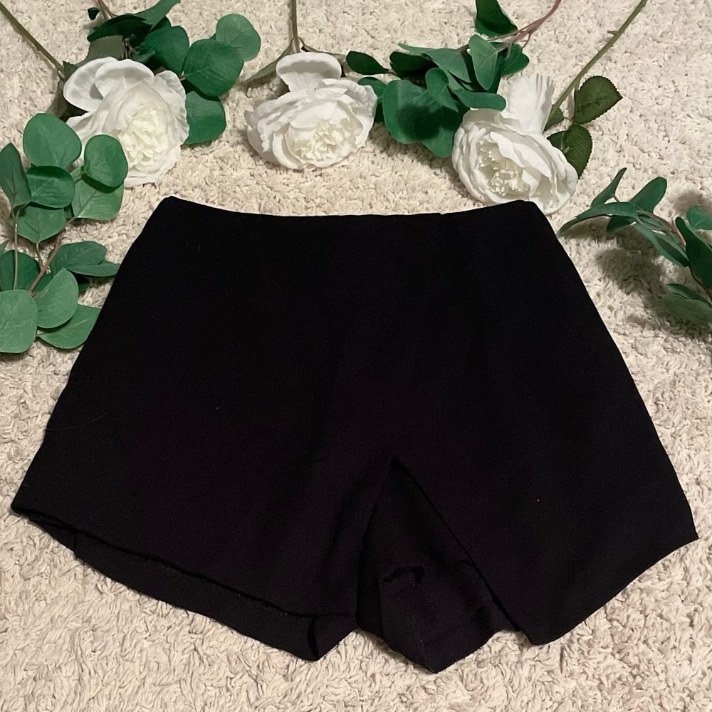 Shorts with a skirt upfront, great condition, size XS